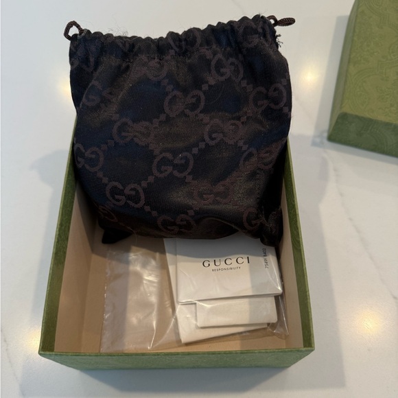 Gucci 1980s Gold Tone Metal Shell Miniaudière Evening Bag - Picture 8 of 9